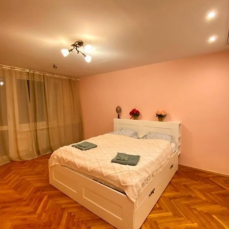 Entire Apartment In A Super Location - Cheap Monthly Rate Krakow Bagian luar foto