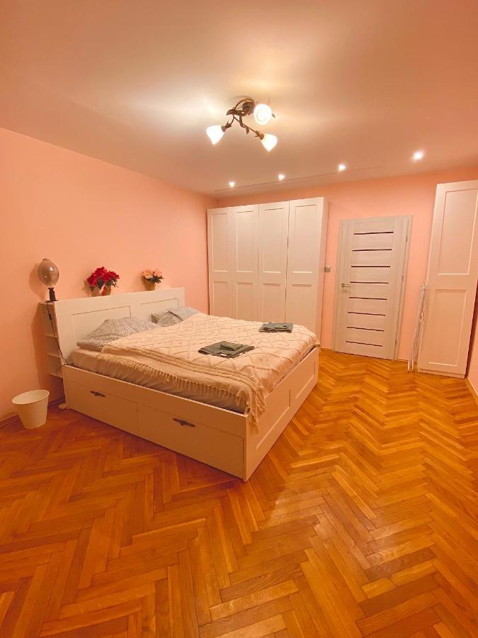 Entire Apartment In A Super Location - Cheap Monthly Rate Krakow Bagian luar foto