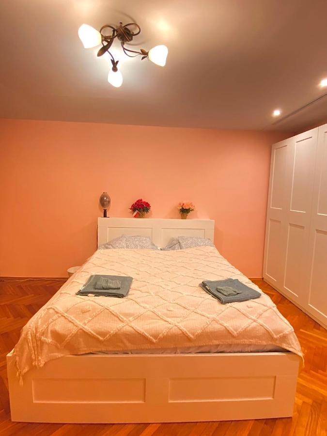 Entire Apartment In A Super Location - Cheap Monthly Rate Krakow Bagian luar foto