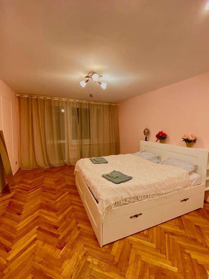 Entire Apartment In A Super Location - Cheap Monthly Rate Krakow Bagian luar foto