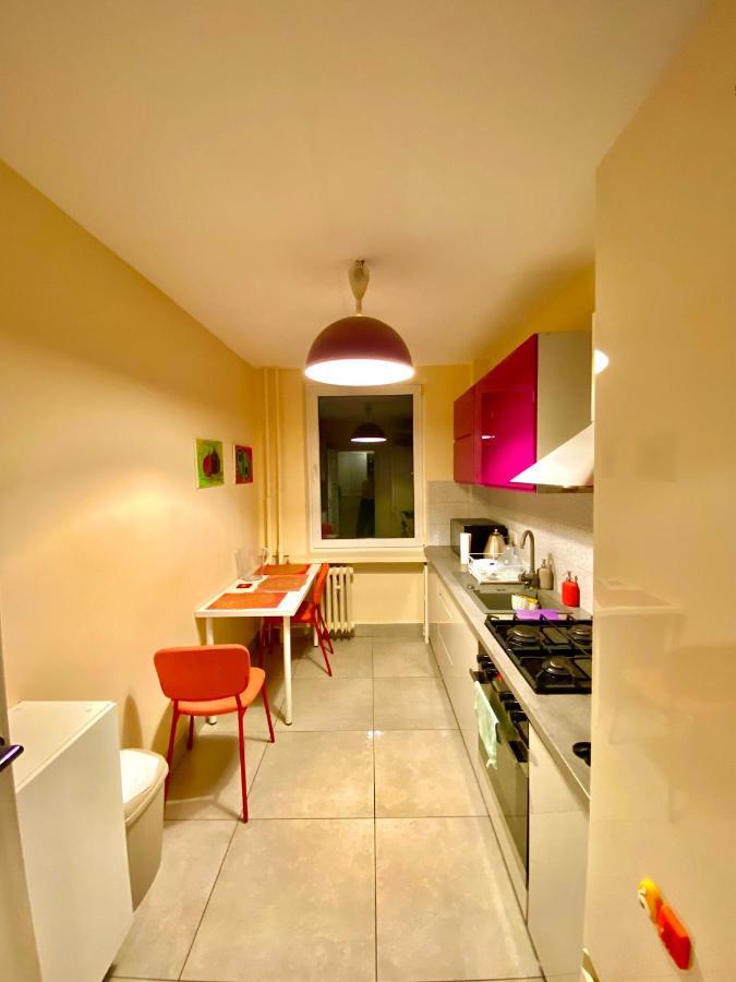 Entire Apartment In A Super Location - Cheap Monthly Rate Krakow Bagian luar foto
